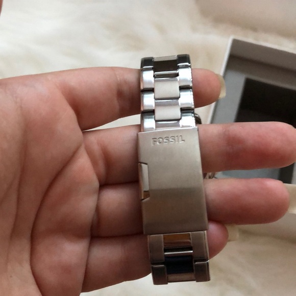 Women’s Fossil watch - Picture 4 of 4